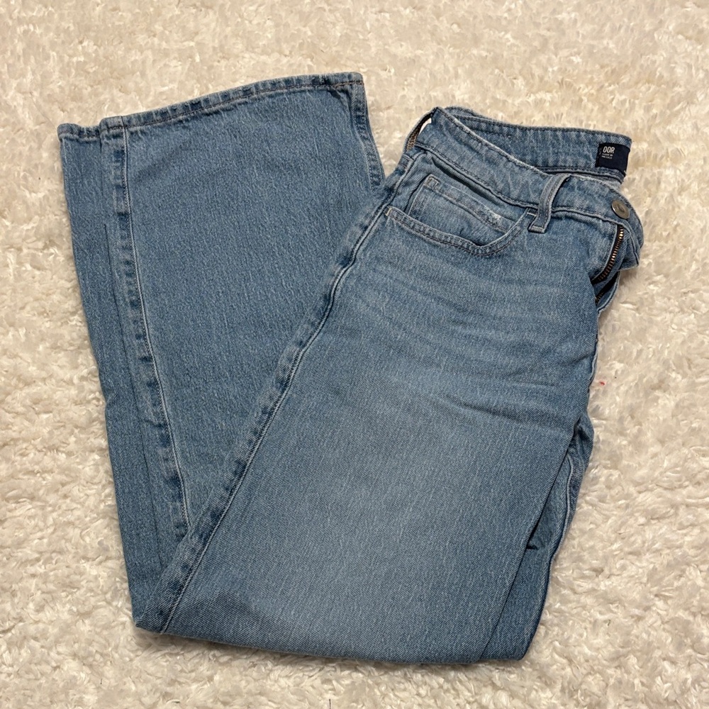 Hollister Women's Light Blue Straight-Leg Jeans